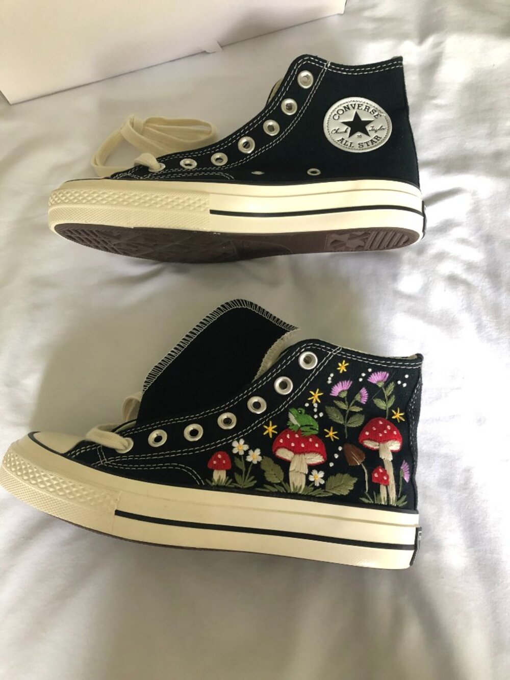 NWT Converse Chuck Taylor Embroidered Mushroom Frog Flowers High Tops Size 6.5W - Picture 4 of 14